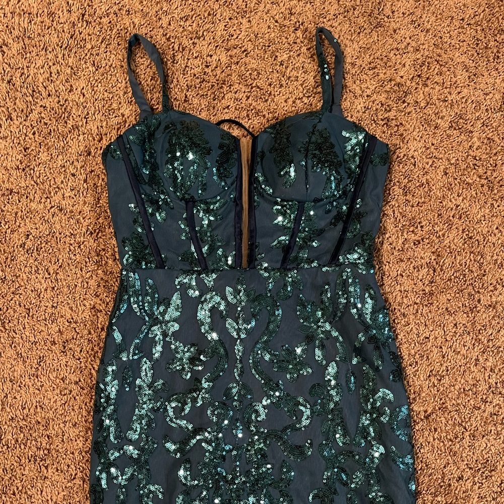 EUC Short Homecoming Dresses,Sparkly Mini, V-neck, Sparkly Gown NWT Teal size 4